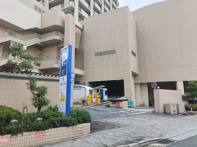 兵庫県神戸市東灘区住吉駅前駐車場（KiLaLa住吉駐車場）を紹介します。出入り口は1ヵ所なので迷わずご利用いただけます。