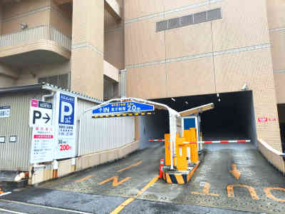 兵庫県神戸市東灘区住吉駅前駐車場（KiLaLa住吉駐車場）を紹介します。出入り口は1ヵ所なので迷わずご利用いただけます。