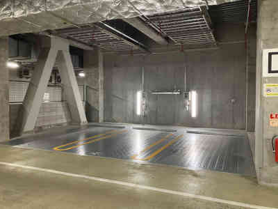 兵庫県尼崎市立花駅前のフェスタ立花南館 地下一階駐車場です。EV自動車（電気自動車）にも対応の最新型駐車場です。