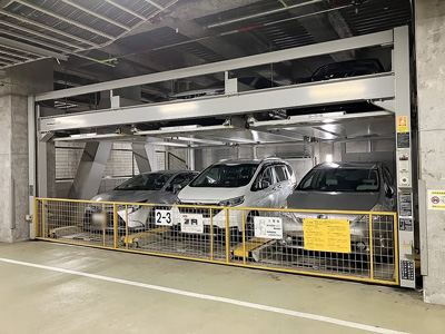 兵庫県尼崎市立花駅前のフェスタ立花南館 地下一階駐車場です。安心の新明和工業製 機械式駐車場を採用。